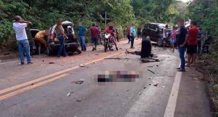 Colisão entre carros na estrada de Chapada mata 4 pessoas