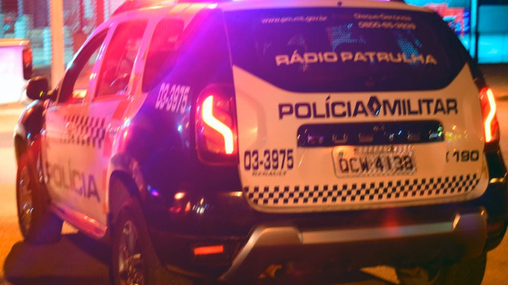 Condutor embriagado atinge 3 veículos estacionados e acaba preso no Nortão