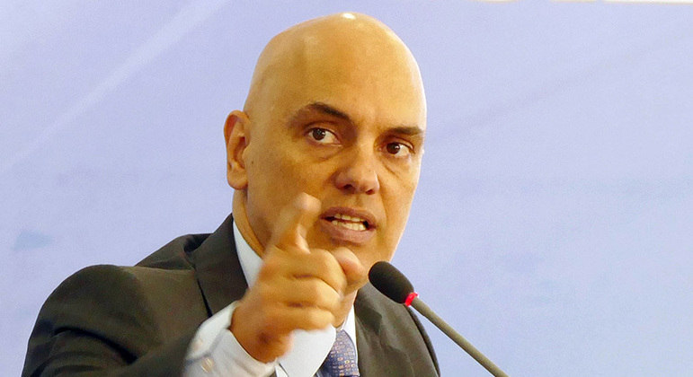 Moraes dá 15 dias para PF elaborar relatório sobre suposto vazamento de dados por Bolsonaro