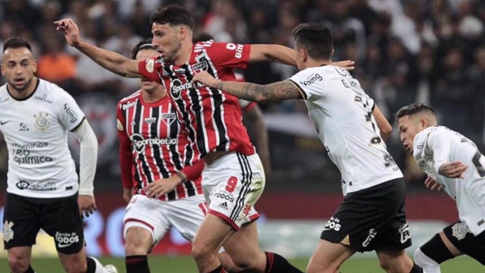 São Paulo sai na frente, Corinthians busca empate e lidera o Brasileirão