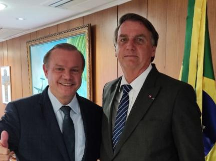 Senador busca 'unificar' direita para amenizar racha em palanque de Bolsonaro no MT