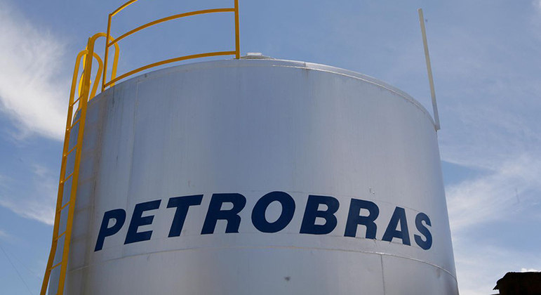 Bolsonaro quer CPI para apurar gestão da Petrobras: 'Inconcebível reajuste com lucros exorbitantes'