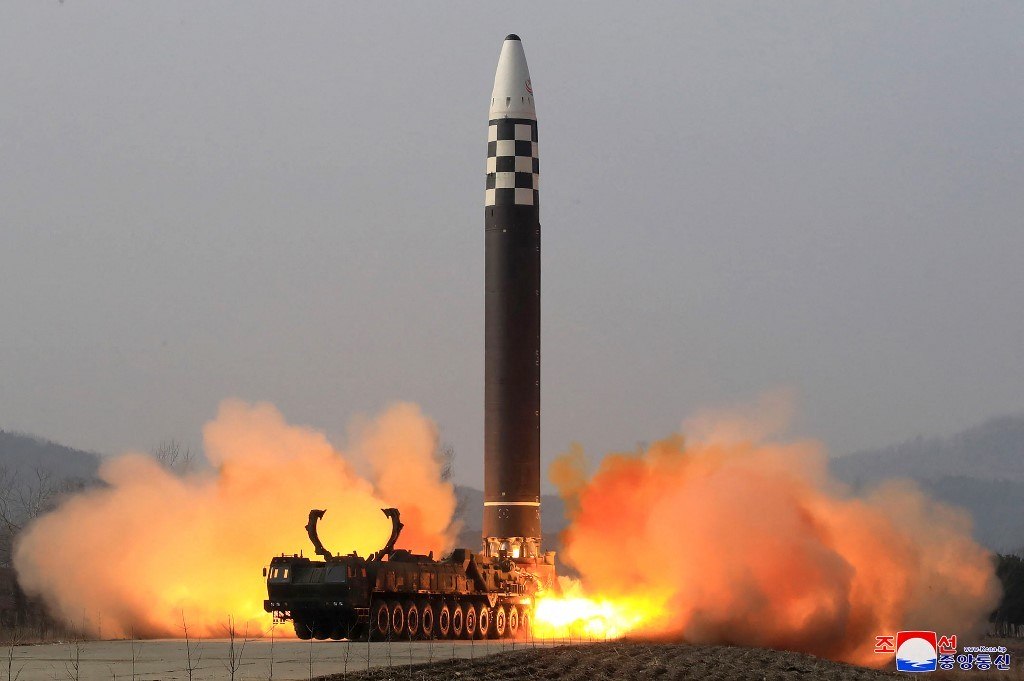 Guerra na Ucrânia e testes norte-coreanos aumentam as chances de uma ameaça nuclear?