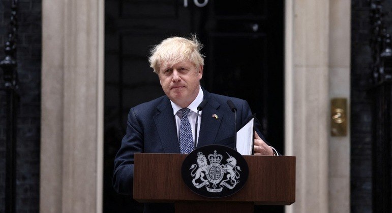 Cercado por escândalos, Boris Johnson renuncia ao cargo de primeiro-ministro do Reino Unido