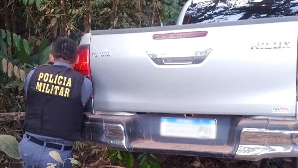 Polícia prende dois e recupera caminhonete roubada no Nortão