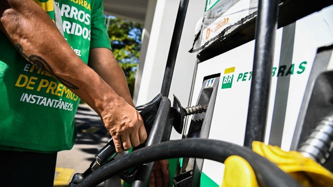 Petrobras anuncia redução de R$ 0,20 no preço do litro de diesel vendido às distribuidoras