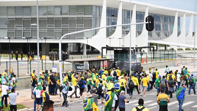 FMI admite preocupação econômica com ‘agitação civil’ no Brasil e no Peru
