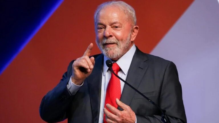 Lula sobe o tom com militares
