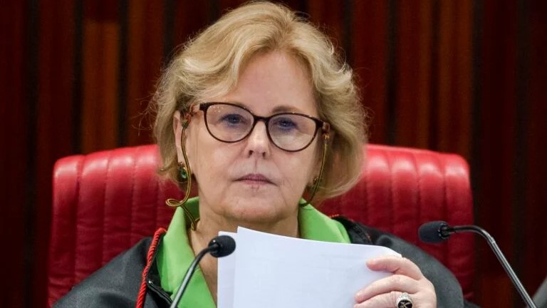 Rosa Weber suspende indulto de Bolsonaro a PMs