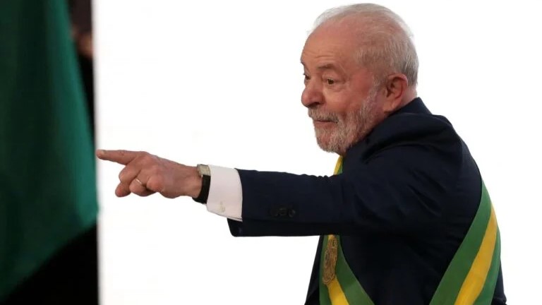 Lula manda recado para militares