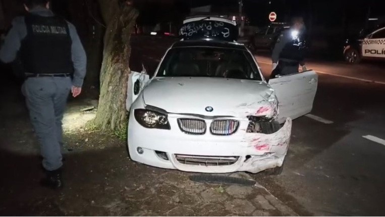 Motoristas de BMW e Camaro trocam tiros e um tenta atropelar policial