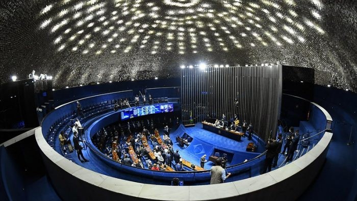 Senadores vão trabalhar apenas 9 dias por mês em Brasília