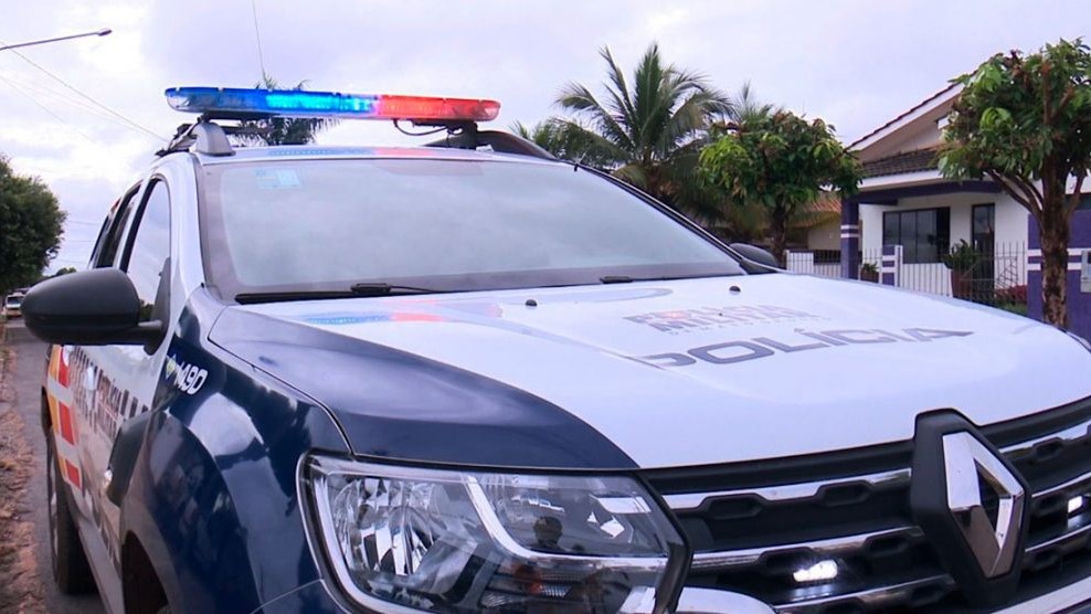 Condutor embriagado atinge motos estacionadas e acaba preso em Matupá