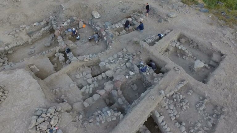 Arqueólogos encontram ‘tumba de ouro’ na Armênia