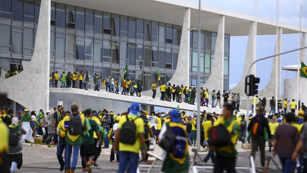 Defensoria questiona competência do STF em julgar manifestantes presos em Brasília