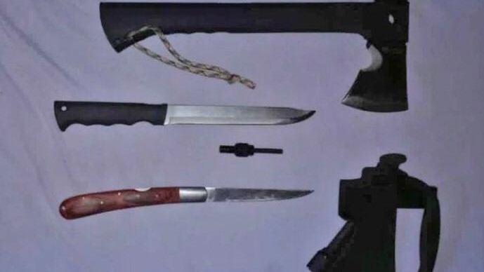Estudante é detido com facas e machadinha após ameaças no Nortão
