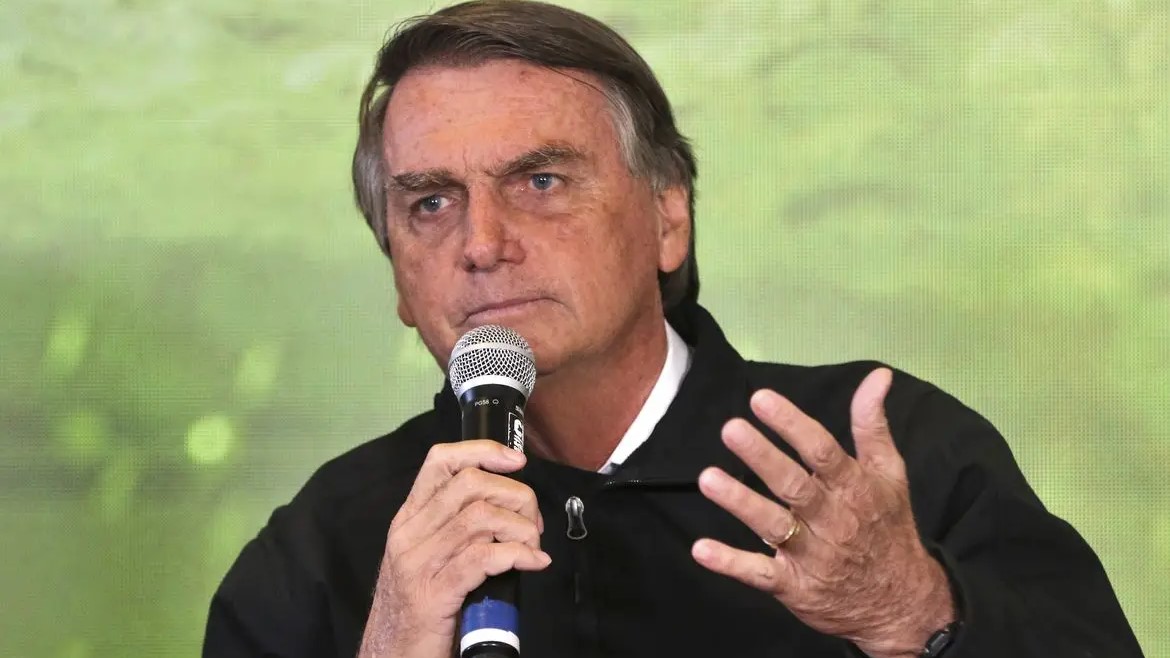 Bolsonaro fala sobre operação: ‘Cartão de vacina’
