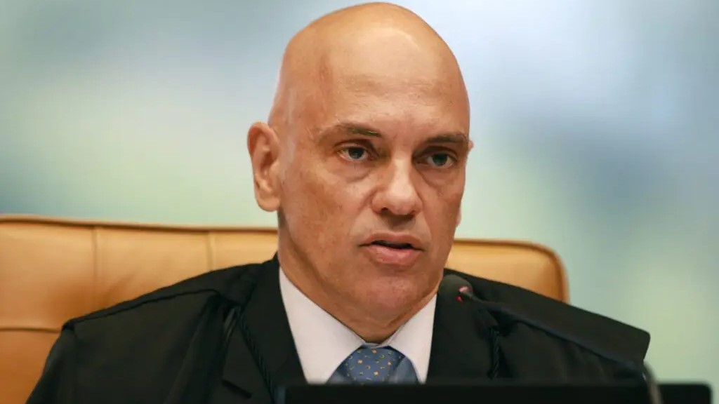 Moraes determina a apreensão do passaporte de Bolsonaro