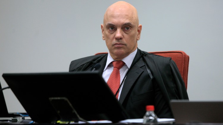 PF cumpre mandado de busca e apreensão na casa de acusados de hostilizar Moraes