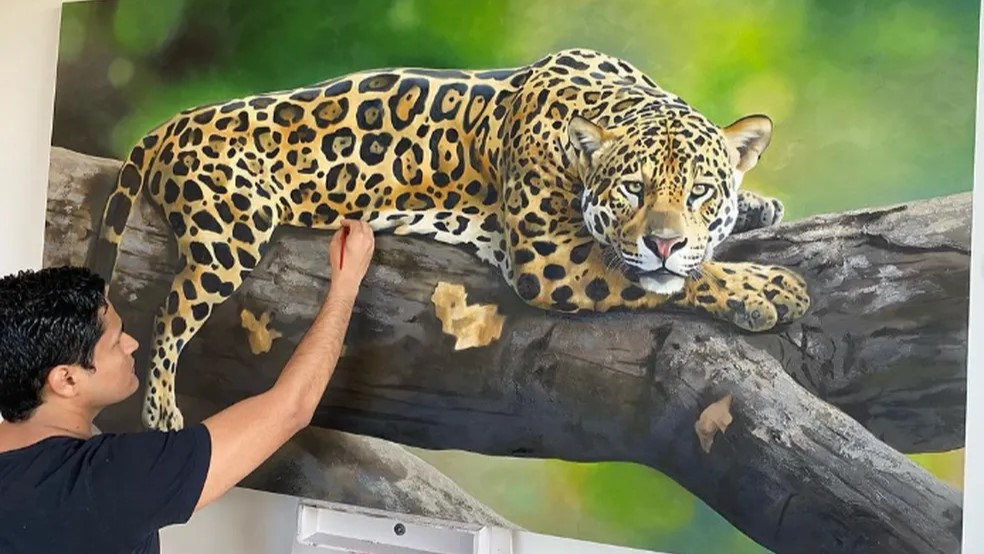 Artista de MT ganha prêmio internacional com pinturas realistas de animais do Pantanal