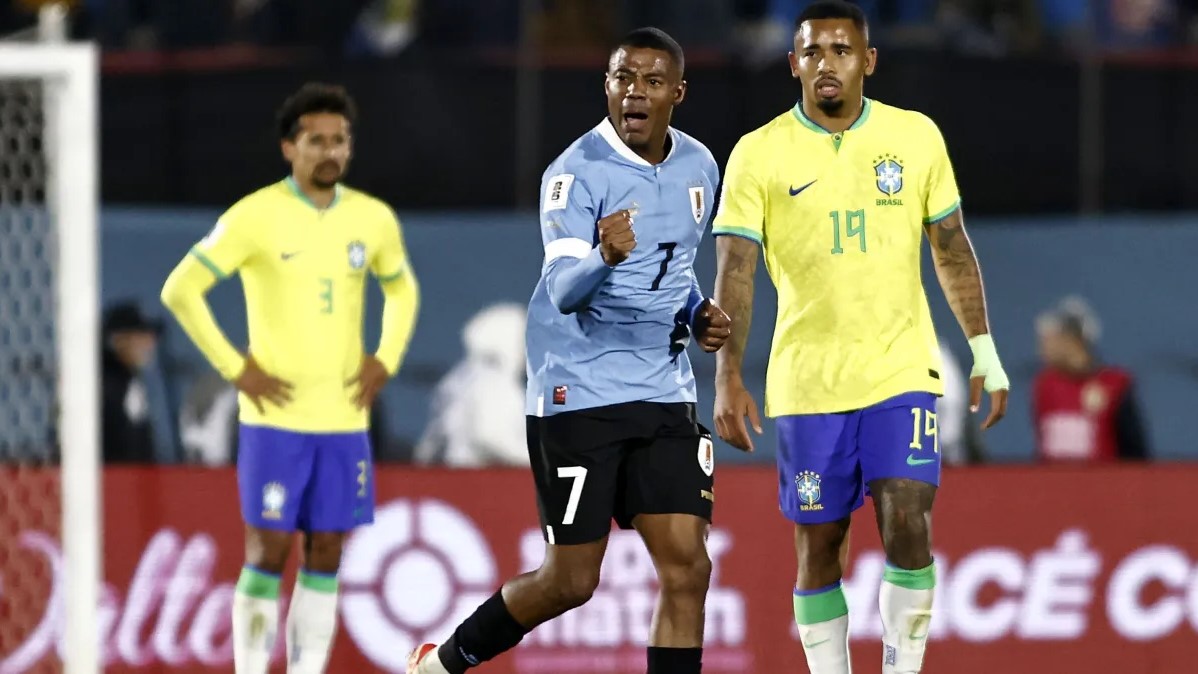 Brasil é derrotado pelo Uruguai e leva ‘olé’ em Montevidéu; Neymar sai de campo machucado