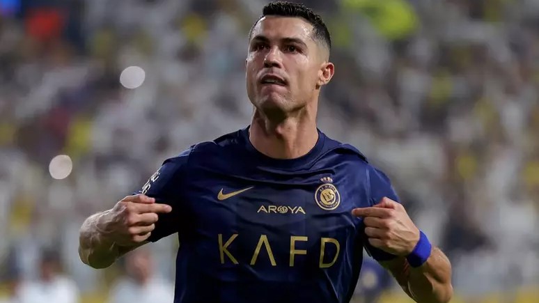 Cristiano Ronaldo se incomoda com Bola de Ouro de Messi e tem ‘dia de fúria’ na Arábia Saudita
