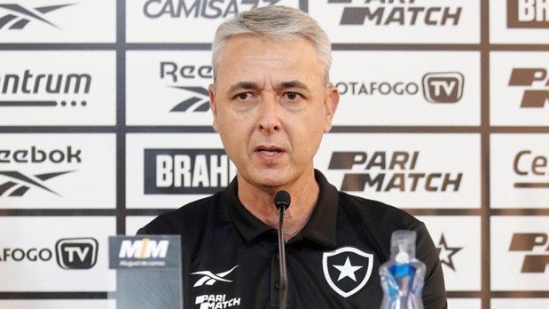 Tiago Nunes é apresentado no Botafogo e fala em retomar caminho das vitórias: ‘Temos condição de buscar o título’