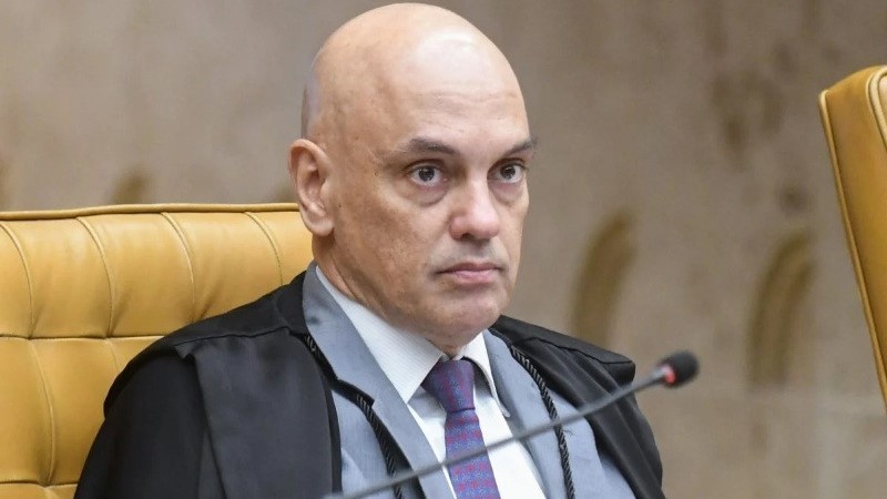 Moraes manda soltar mato-grossense preso por atos de 8 de janeiro e proíbe uso de redes sociais