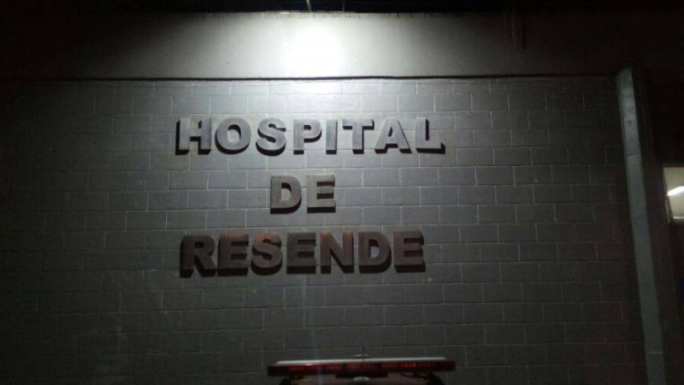 Mulher invade hospital no Rio de Janeiro com o carro após insatisfação em atendimento à irmã