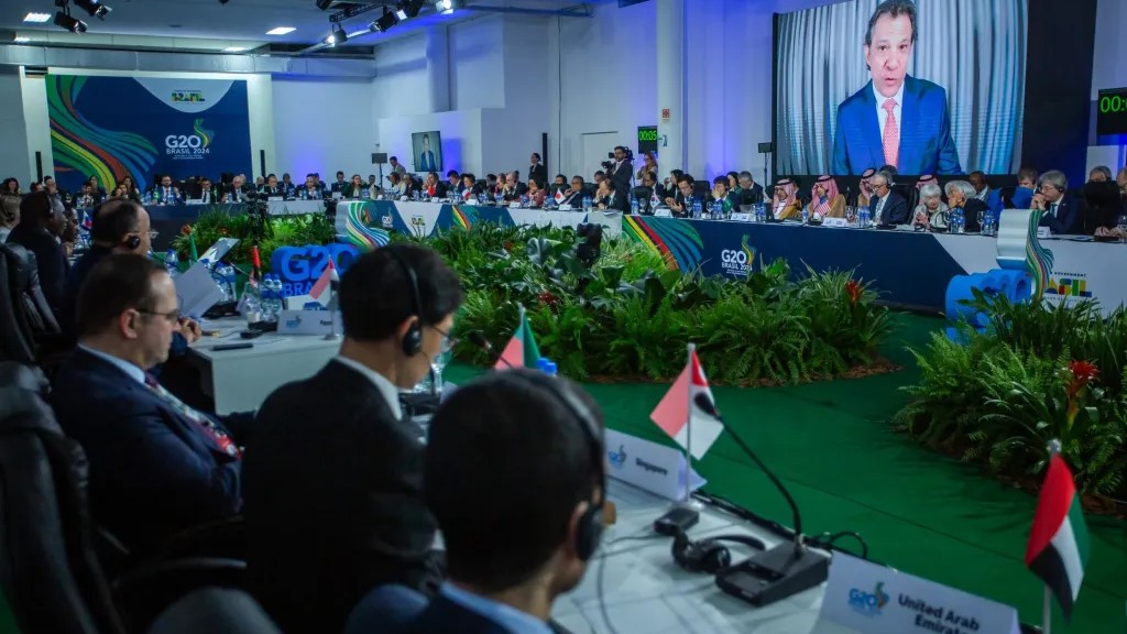 Bilionários precisam pagar mais impostos, defende Haddad na abertura do G20